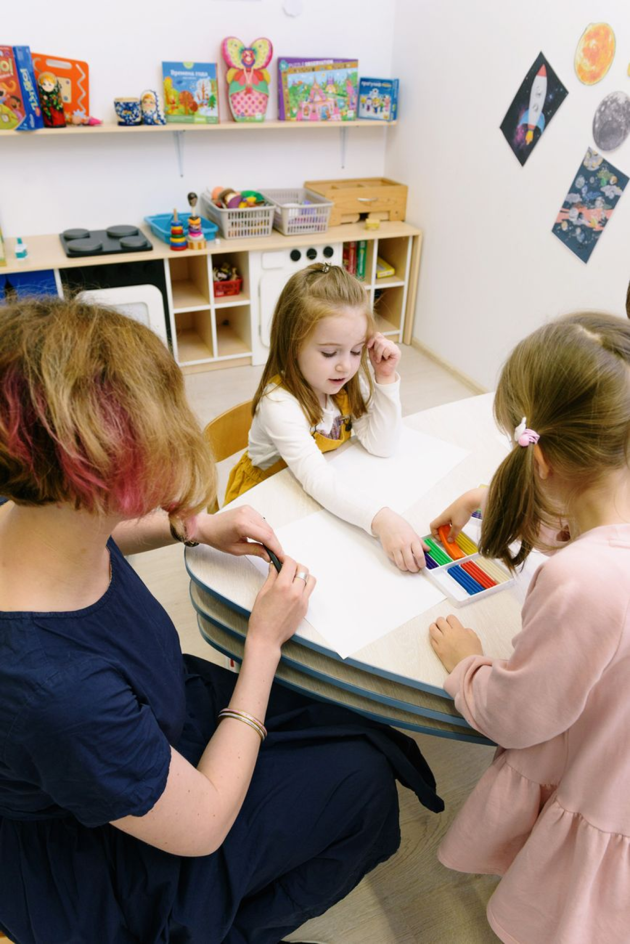 Why Mixed-Age Classrooms Work in Montessori Early Childhood Education